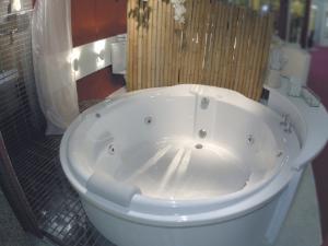 Banheira Paladium com Hidro Plus 1,80x1,80x50 11 Jatos