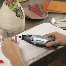 Microret�fica 3000 com Eixo Flex�vel e 82 Acess�rios - Dremel