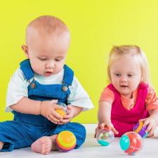 BRIGHT STARTS SHAKE E SPIN ACTIVITY BALLS