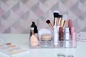 ORGANIZADOR DE COSM�TICO CRISTAL C/11 DIVIS�RIAS DELLO