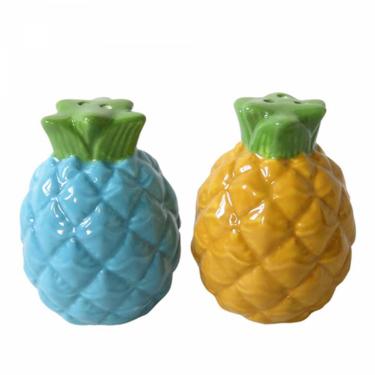 Conjunto de Saleiro e Pimenteiro em Cer�mica da Linha Abacaxi