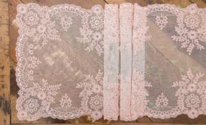 Trilho de Mesa Off White Rosa Manu Fisch