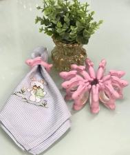 Guardanapo de Coelho Bordado Lilas Listrado