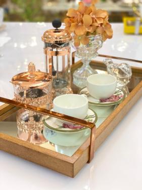 Bandeja Castanha na Laca Espelhada com Al�as Cobre Ros�