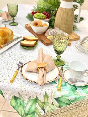 Trilho de Mesa Festividades com Franja Dourada