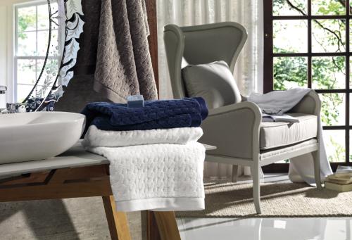 TOALHA DE BANHO GIGANTE MARTINA 86 X 150 CM BRANCO - KARSTEN