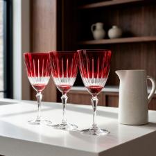 Ta�a para �gua L'Hermitage Elizabeth Cristal Vermelha 350ml: Sofistica��o e Lapida��o Cl�ssica
