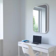 Espelho de parede Oval Umbra Hub 61x91cm branco