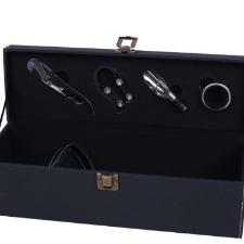 Estojo de couro sint�tico para garrafa de vinho Fracalanza com 4 acess�rios essenciais