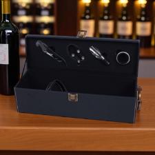 Estojo de couro sint�tico para garrafa de vinho Fracalanza com 4 acess�rios essenciais