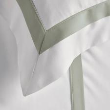 Fronha Trussardi  Vercelli 300 fios 50cmx70cm Branco/Pistacchio