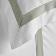 Fronha Trussardi  Vercelli 300 fios 50cmx90cm Branco/Pistacchio