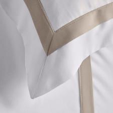 Jogo de len�ol Trussardi Vercelli 300 fios em algod�o King Branco e Nocciola