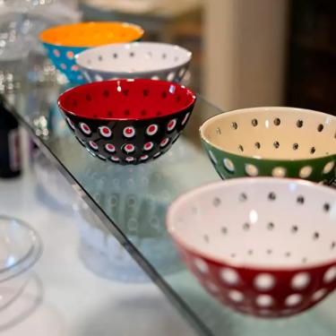 Saladeira bowl em acr�lico Guzzini Le Murrine 25cm vermelho com branco