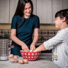 Saladeira bowl em acr�lico Guzzini Le Murrine 25cm vermelho com branco