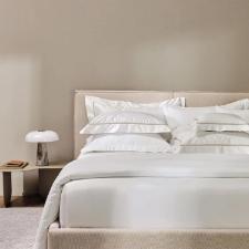 Almofada em algod�o Trussardi Frezzano Cetim 1000 Fios 30x40cm branco e legno