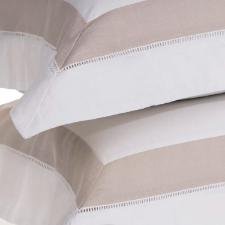 Jogo de Cama Queen Trussardi Rivus em Linho e Algod�o Branco e Natural: Tradi��o e Luxo para o seu Quarto