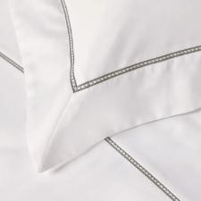 Fronha Avulsa Padr�o Cetim 300 Fios Trussardi Portello Branco e Ard�sia