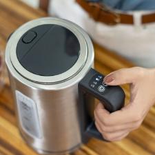 Chaleira el�trica Black+Decker KEPG Gourmand Gris 1,7L em inox