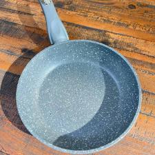 Frigideira Bialetti Petravera em alum�nio 24cm cinza