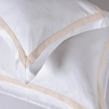 Almofada 300 Fios Algod�o Eg�pcio Trussardi Vercelli 30x40cm Branco e Rose