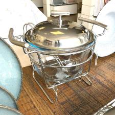 Rechaud redondo com tampa em a�o inox Fracalanza Chambord 4 litros: Eleg�ncia e versatilidade para servir