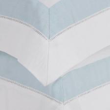 Jogo de Cama King Trussardi Rivus em Linho e Algod�o Branco e Azul: Eleg�ncia Master e Descanso Nobre