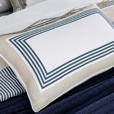 Almofada Trussardi Galizzi em Cetim 300 Fios 30x50cm 100% Algod�o Eg�pcio para Proporcionar uma Experi�ncia de Luxo e Arte