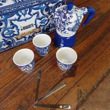 Jogo de Cafeteira Moka Bialetti Dolce & Gabbana Blu: Edi��o de Luxo com 3 Copos e Lata Colecion�vel
