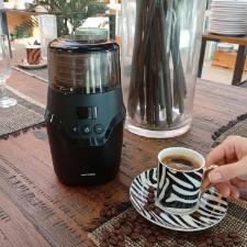 Moedor de Caf� Autom�tico Davvero 220v Preto: Pot�ncia Silenciosa e Precis�o
