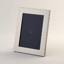 Porta-retrato Riva Carrara Velvet em Prata 20x25cm: Eleg�ncia e Design para Suas Mem�rias