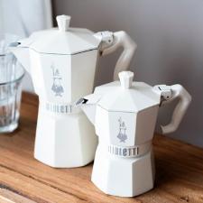 Cafeteira Moka Bialetti Exclusive Induction 3 X�caras Areia: Tradi��o Italiana e Design Contempor�neo
