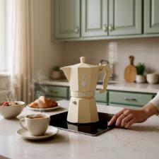 Cafeteira Moka Bialetti Exclusive Induction 6 X�caras Areia: Tradi��o Italiana e Eleg�ncia Ampliada
