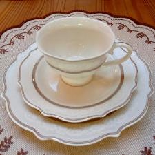 Jogo de Jantar, Ch� e Caf� em Porcelana L'Hermitage Tr�sor Com Filete Ouro 50 pe�as: Luxo em New Bone China