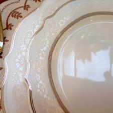 Jogo de Jantar, Ch� e Caf� em Porcelana L'Hermitage Tr�sor Com Filete Ouro 50 pe�as: Luxo em New Bone China