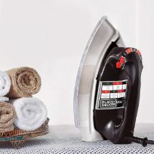 Ferro a seco Black+Decker 220v preto.